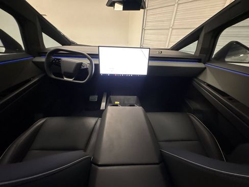 Used 2025 Tesla Cybertruck AWD Crew Cab image 21
