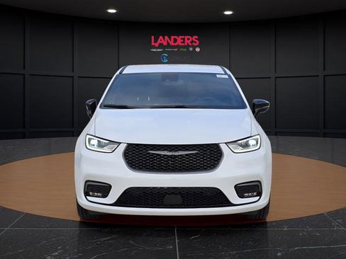 New 2026 Chrysler Pacifica Select image 4