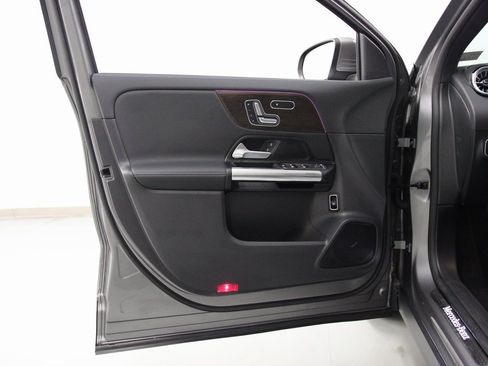 Certified 2025 Mercedes-Benz GLA 250 4MATIC image 18