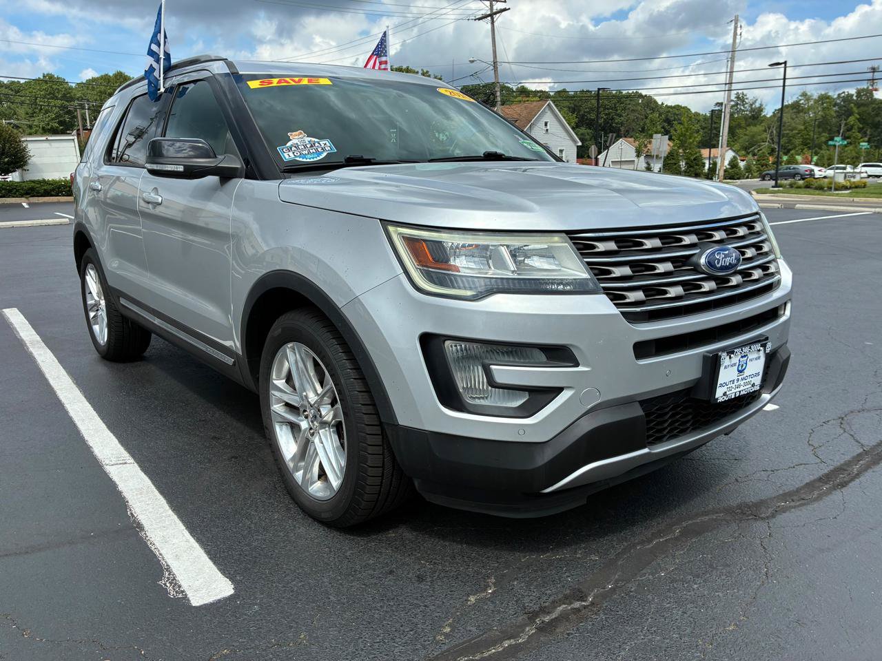Used 2016 Ford Explorer XLT w/ Equipment Group 202A AWD/4WD image 3