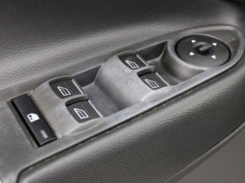 Used 2019 Ford Escape Titanium image 17