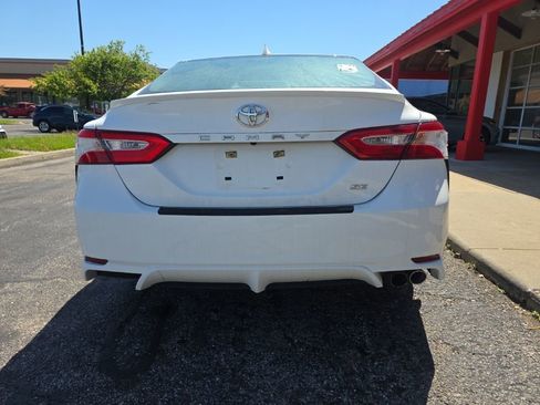 Used 2020 Toyota Camry SE FWD image 6