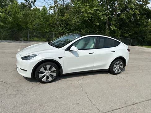 Used 2021 Tesla Model Y Long Range AWD/4WD image 14