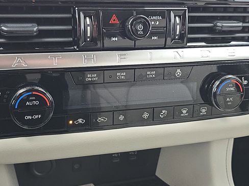 New 2026 Nissan Pathfinder SL image 25