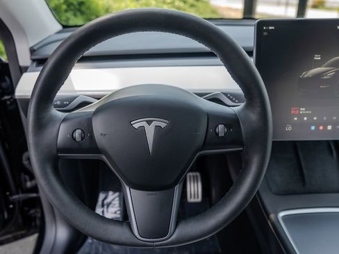 Used 2023 Tesla Model Y Performance image 5