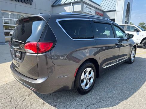 Used 2017 Chrysler Pacifica Touring-L Plus FWD image 5