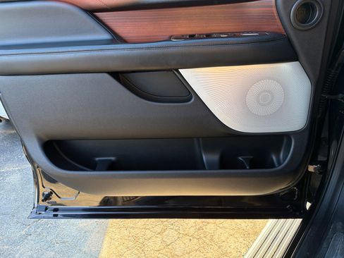 Used 2021 Lincoln Navigator Reserve image 23