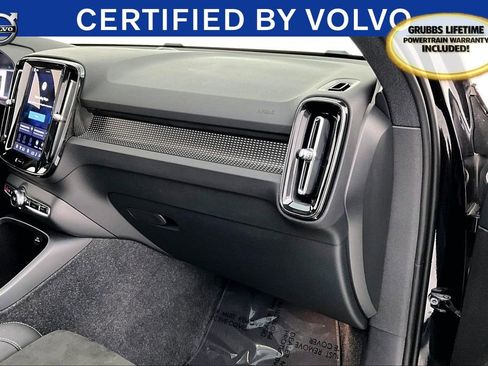 Certified 2025 Volvo XC40 B5 Plus image 22