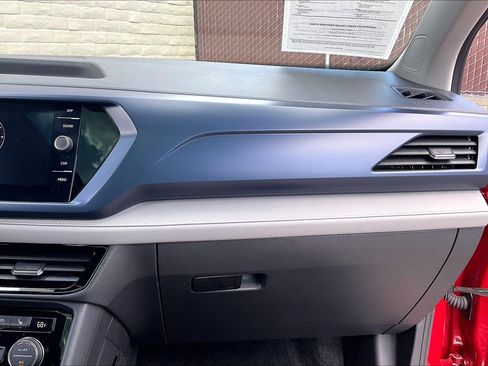 Certified 2024 Volkswagen Taos SE FWD image 16