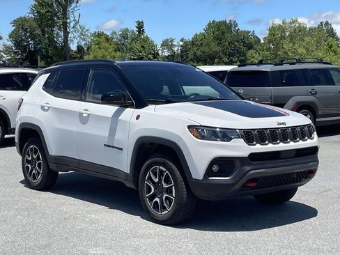 Used 2024 Jeep Compass Trailhawk AWD/4WD image 1