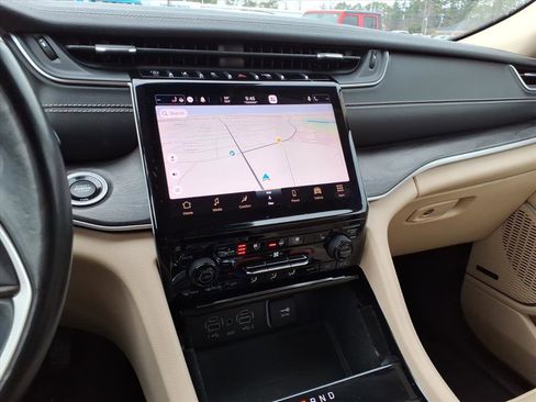 Used 2021 Jeep Grand Cherokee L Limited w/ Luxury Tech Group II image 7