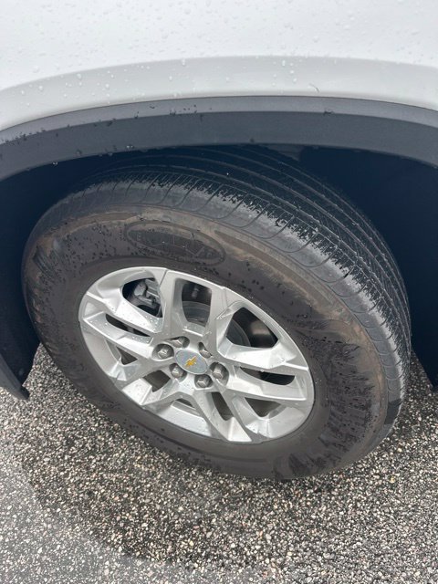 Used 2021 Chevrolet Traverse LS FWD image 11