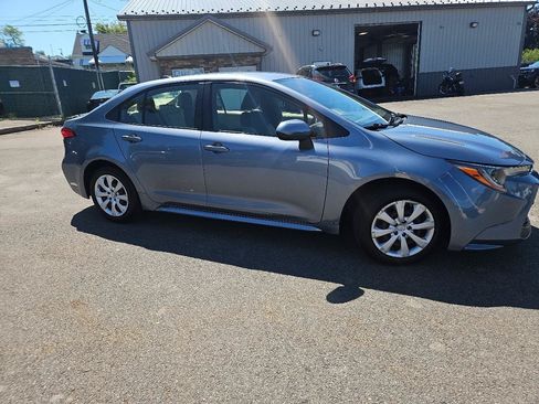 Used 2021 Toyota Corolla LE FWD image 2