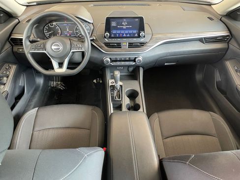 Used 2025 Nissan Altima 2.5 SV FWD image 33
