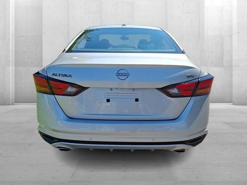 Used 2024 Nissan Altima 2.5 SV w/ SV Premium Package FWD image 5