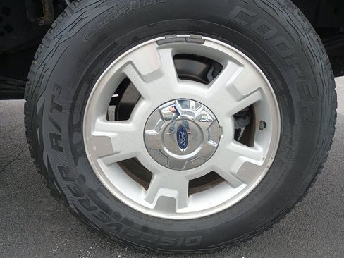 Used 2013 Ford F150 XLT w/ Mid Equipment Group RWD image 12
