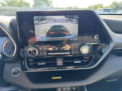 Used 2023 Toyota Highlander Bronze Edition image 21