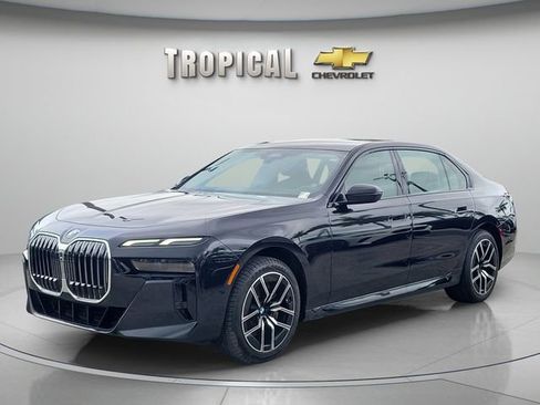 Used 2025 BMW 740i RWD image 1