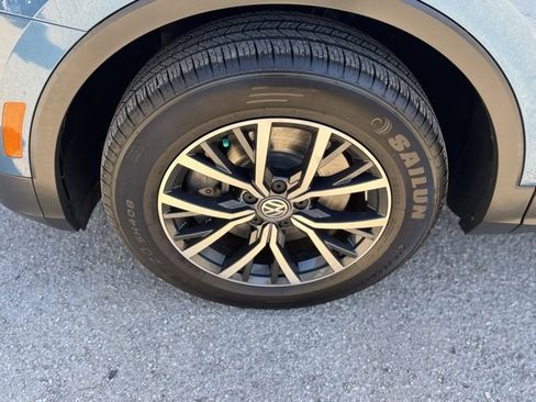 Used 2019 Volkswagen Tiguan SE w/ Panoramic Sunroof Package image 8