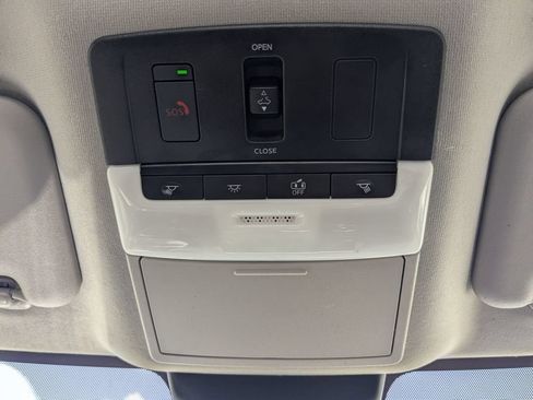 Used 2025 Nissan Sentra SR w/ SR Premium Package FWD image 24