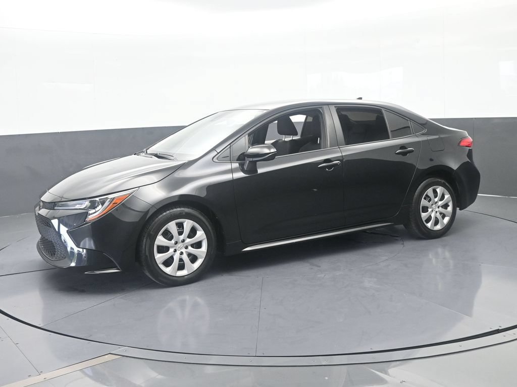 Used 2022 Toyota Corolla LE FWD image 2