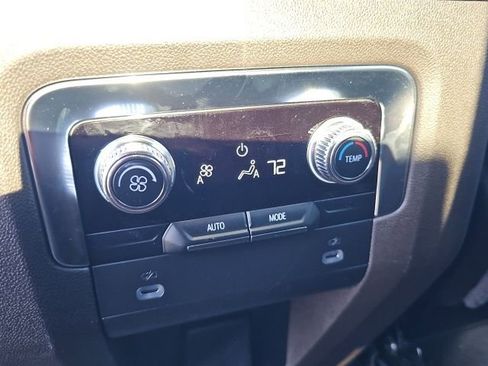 Used 2024 GMC Yukon SLT image 30