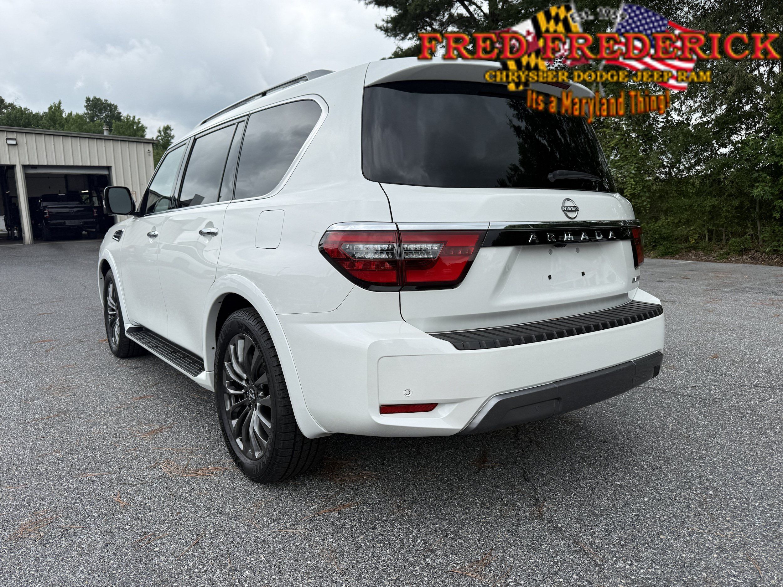 Used 2023 Nissan Armada Platinum w/ Captain's Chairs Package AWD/4WD image 5