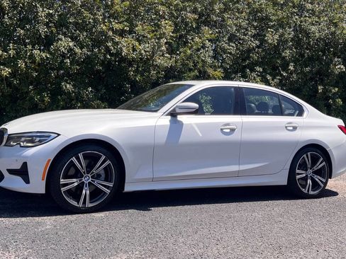 Used 2019 BMW 330i Sedan w/ Premium Package image 3