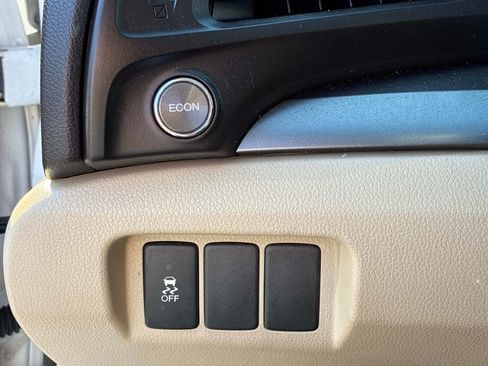 Used 2014 Acura ILX Hybrid w/ Technology Package FWD image 24