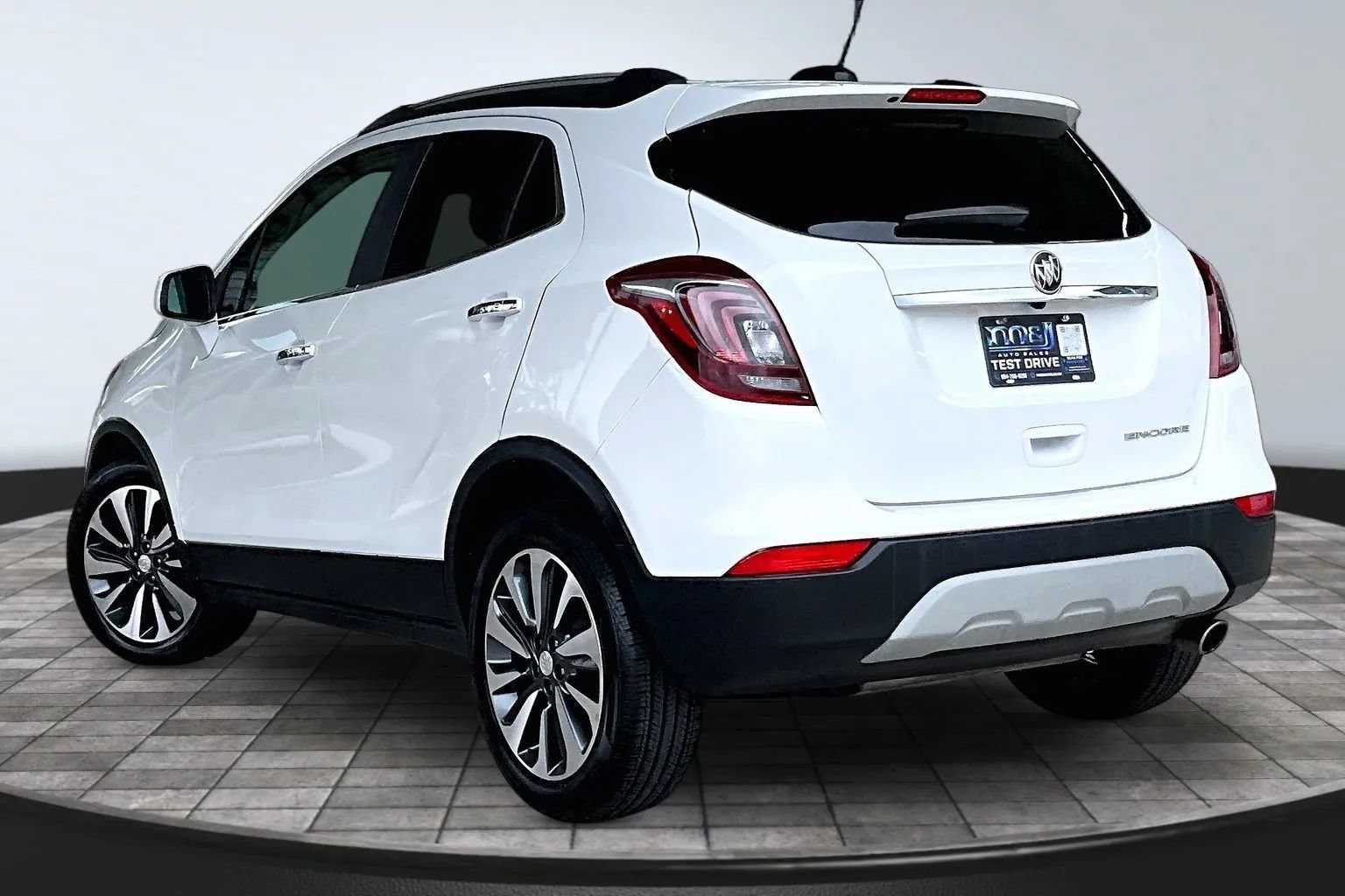 Used 2022 Buick Encore Preferred w/ Safety Package FWD image 4