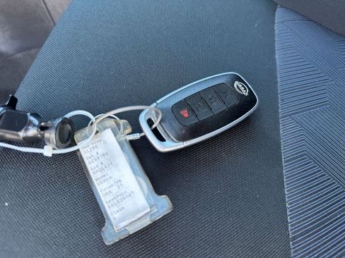 Used 2025 Nissan Versa SV w/ Trunk Package image 21