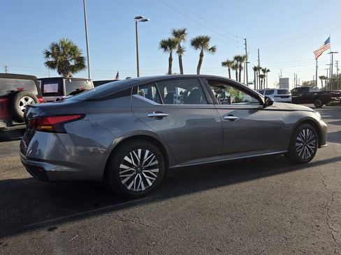 Used 2024 Nissan Altima 2.5 SV image 7