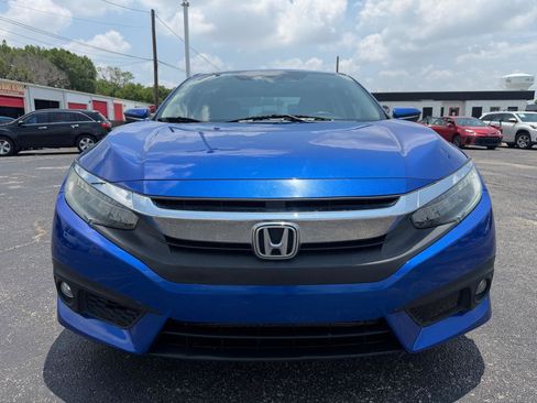 Used 2017 Honda Civic Touring image 2