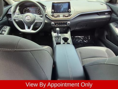 Used 2025 Nissan Altima 2.5 SV FWD image 25