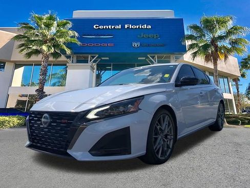Used 2023 Nissan Altima 2.0 SR FWD image 9