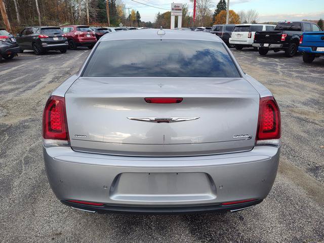 Used 2017 Chrysler 300 S w/ 300S Premium Group AWD/4WD image 6