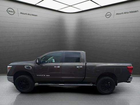 Used 2019 Nissan Titan SV AWD/4WD image 7