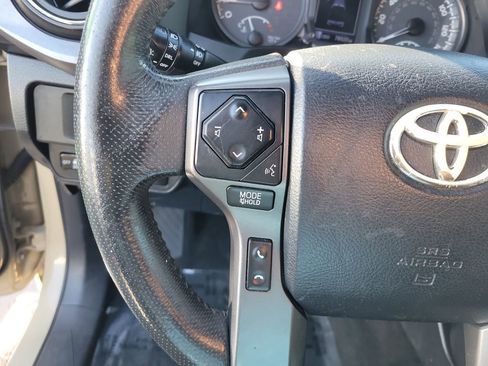 Used 2018 Toyota Tacoma TRD Sport image 28