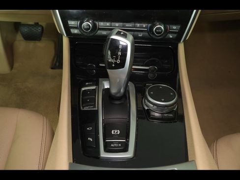 Used 2017 BMW 535i Gran Turismo RWD image 8