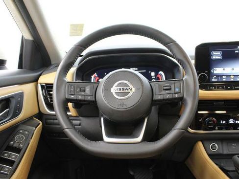 Certified 2021 Nissan Rogue Platinum FWD image 24