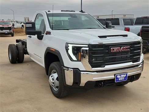 New 2026 GMC Sierra 3500 Pro image 6