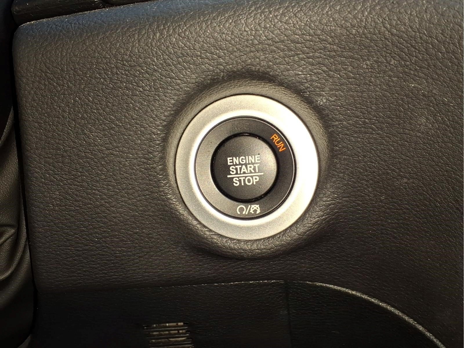 Used 2025 Chrysler Pacifica Limited FWD image 23