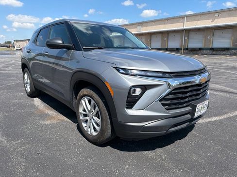 Used 2024 Chevrolet TrailBlazer LS w/ LS Convenience Package FWD image 3