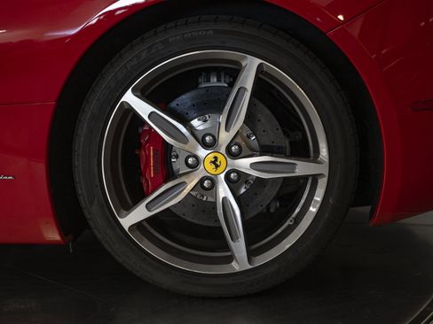Used 2014 Ferrari California RWD image 14