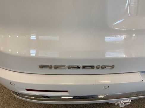 Used 2022 GMC Acadia Denali w/ Denali Technology Package image 8