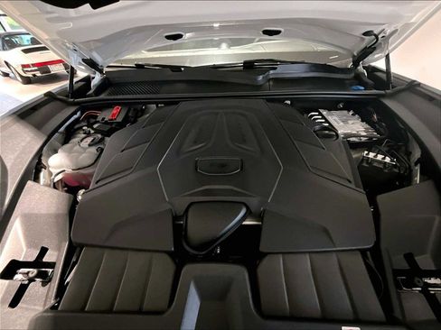 Used 2025 Porsche Cayenne Coupe image 24