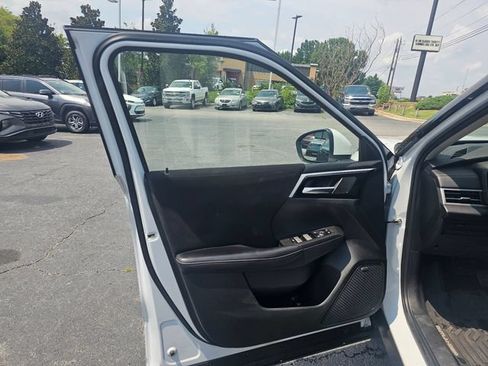 Used 2025 Mitsubishi Outlander ES FWD image 28