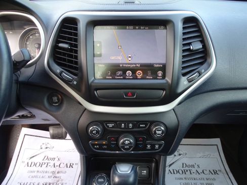 Used 2015 Jeep Cherokee 4WD Limited w/ Luxury Group w/ Luxury Group image 24
