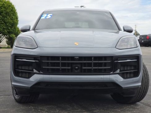 Used 2025 Porsche Cayenne GTS AWD/4WD image 18