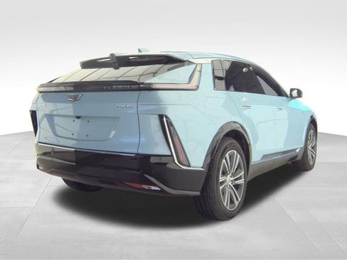 Used 2024 Cadillac Lyriq Luxury AWD/4WD image 5